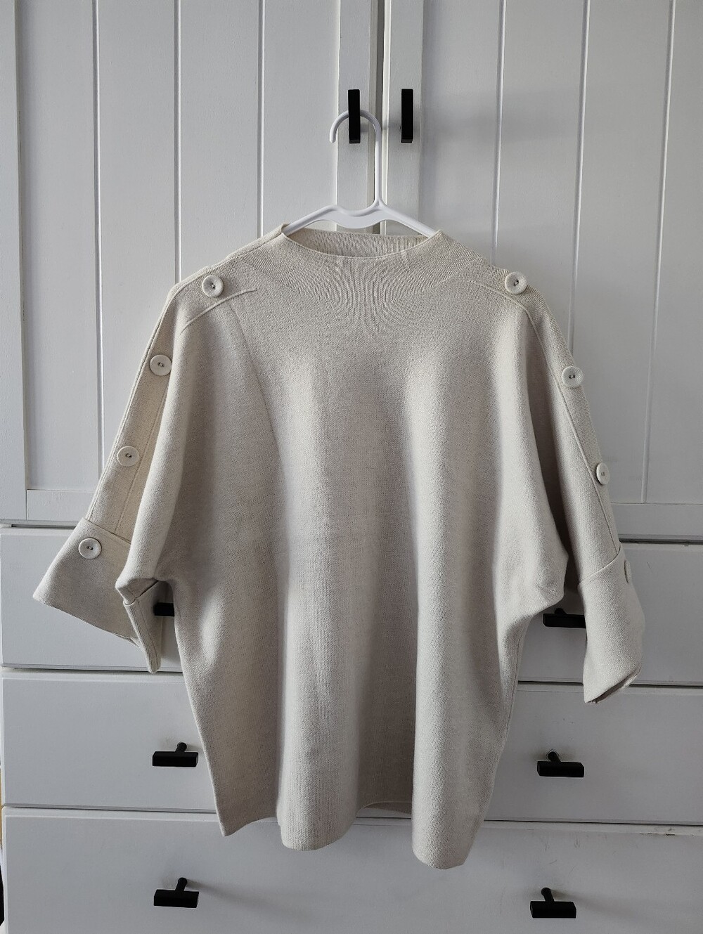 Cream Button-Shoulder Knit Sweater Sz M (Never Worn) Sz M